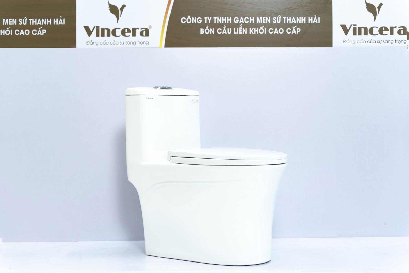 Bồn Cầu Liền Khối V81