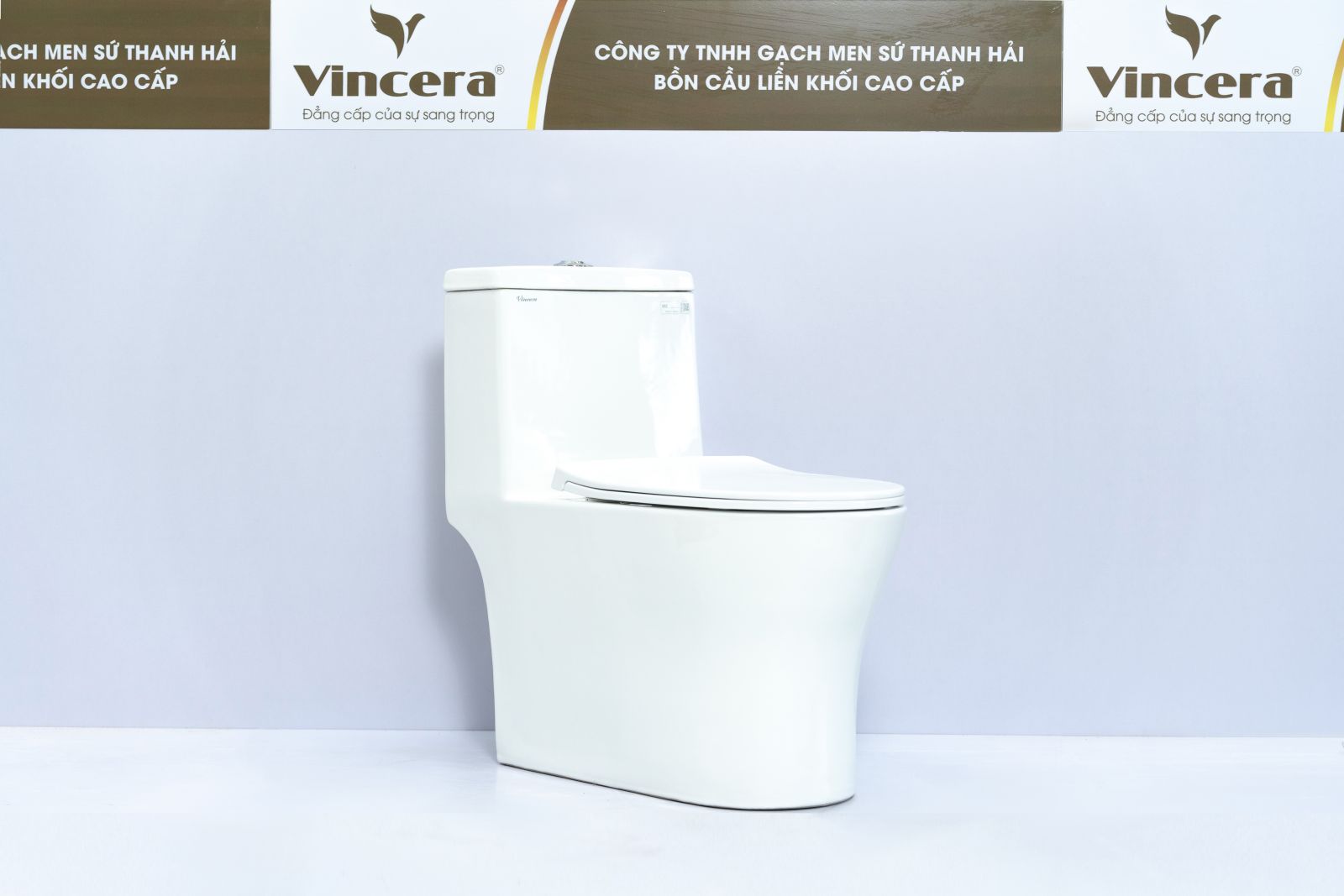 Bồn Cầu Liền Khối V82